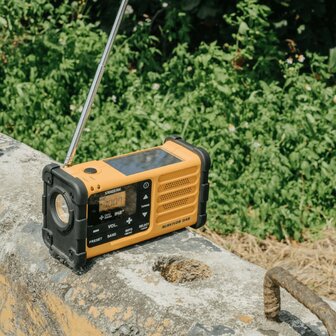 Sangean Survivor MMR-88 FM/DAB+ radio geel met zonnepaneel en dynamo