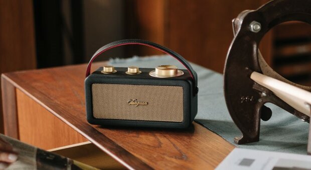 Sangean RA-101 Black Gold draagbare FM radio met bluetooth en aux speaker oplaadbaar zwart goud