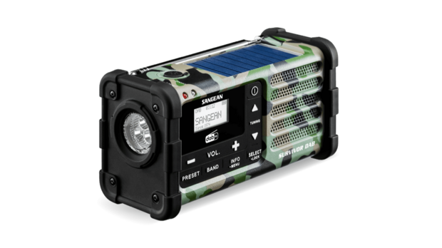 Sangean Survivor MMR-88 FM/DAB+ radio met camouflage zonnepaneel en dynamo voorkant links